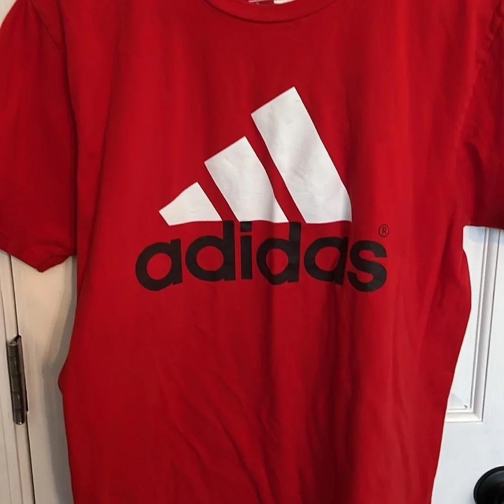 Adidas men’s tshirt Large